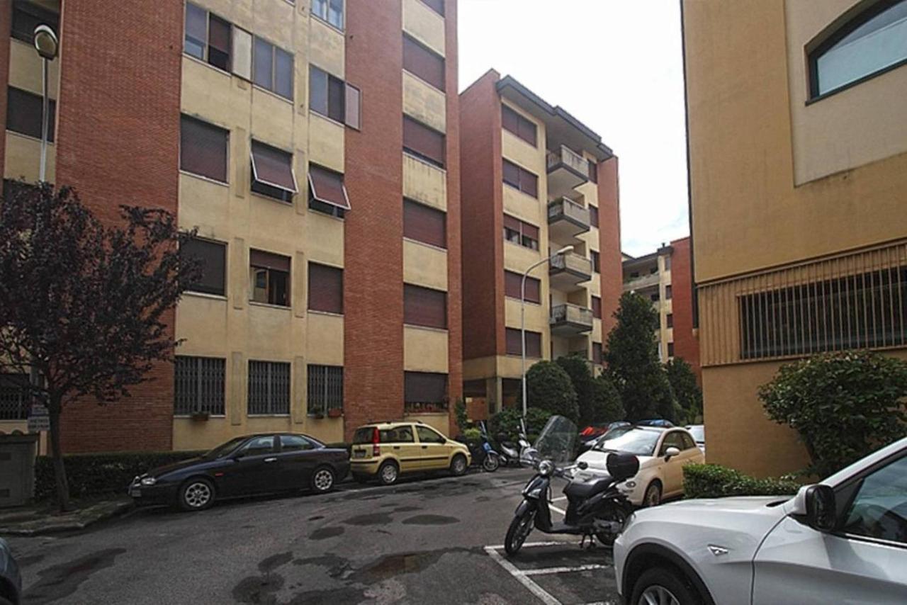 Frati Bigi With Parking Appartamento Firenze